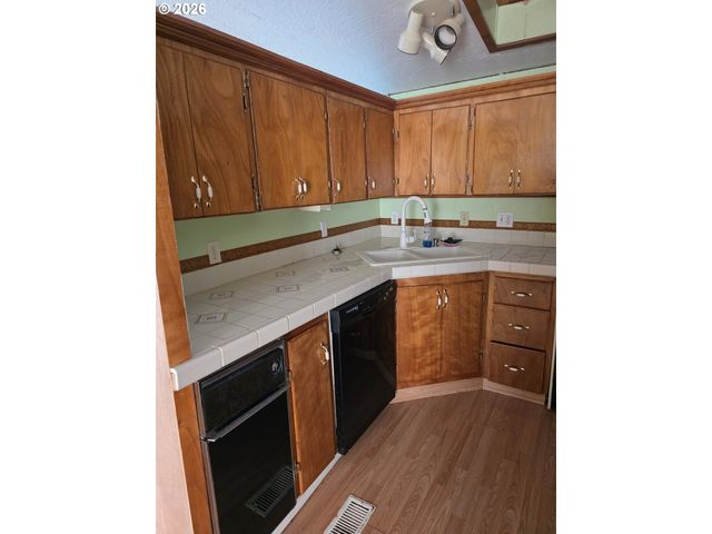 463 Se GREGORY Dr, Winston, OR 97496