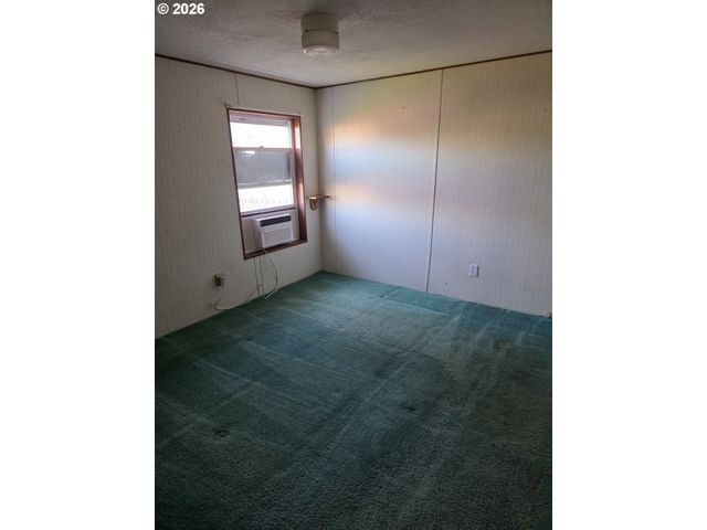 463 Se GREGORY Dr, Winston, OR 97496