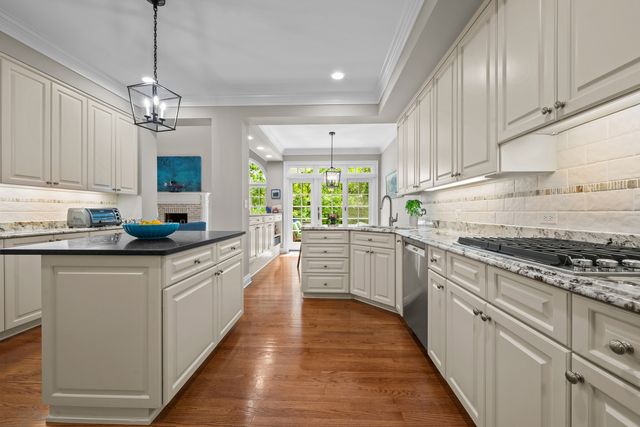 861 Gloucester Crossing, Lake Forest, IL 60045