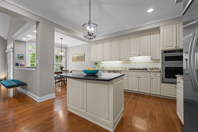 861 Gloucester Crossing, Lake Forest, IL 60045