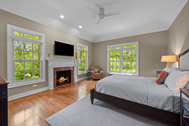 861 Gloucester Crossing, Lake Forest, IL 60045