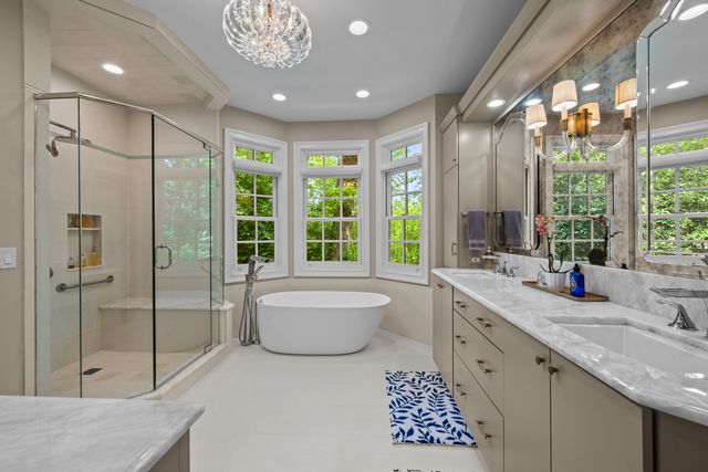 861 Gloucester Crossing, Lake Forest, IL 60045