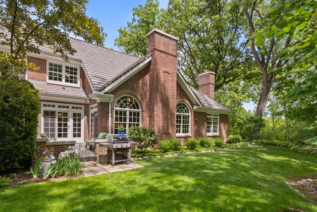 861 Gloucester Crossing, Lake Forest, IL 60045