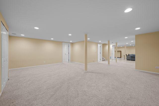 861 Gloucester Crossing, Lake Forest, IL 60045