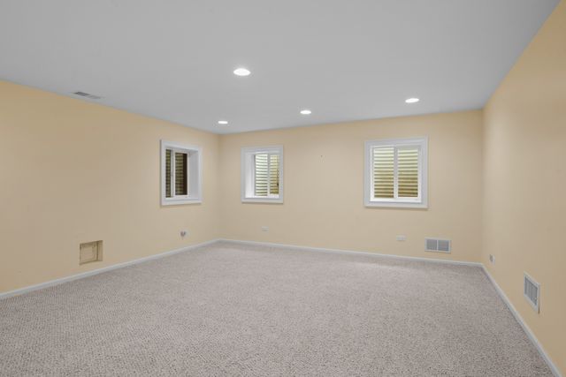 861 Gloucester Crossing, Lake Forest, IL 60045