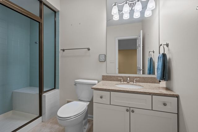 861 Gloucester Crossing, Lake Forest, IL 60045