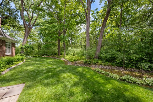 861 Gloucester Crossing, Lake Forest, IL 60045
