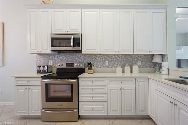 2220 Chesterbrook CT 204, Naples, FL 34109