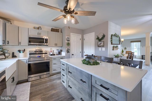 745 THOMAS ARMOR DR, Windsor, PA 17366