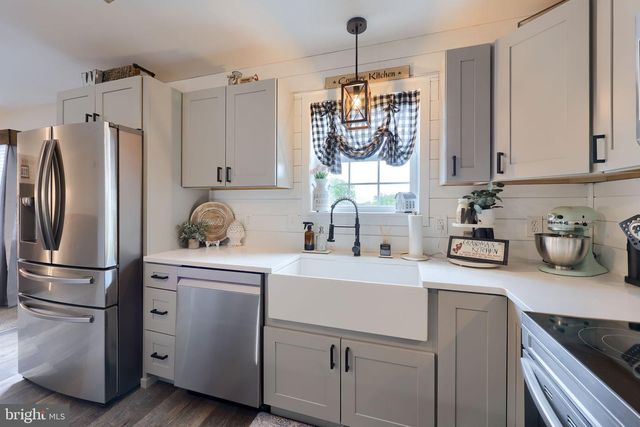 745 THOMAS ARMOR DR, Windsor, PA 17366