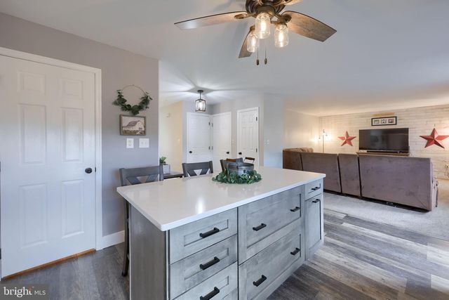 745 THOMAS ARMOR DR, Windsor, PA 17366