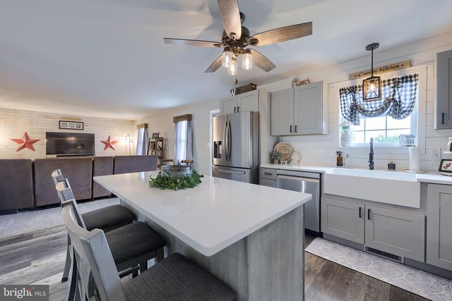 745 THOMAS ARMOR DR, Windsor, PA 17366