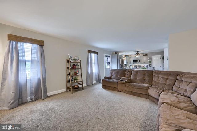 745 THOMAS ARMOR DR, Windsor, PA 17366