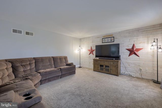 745 THOMAS ARMOR DR, Windsor, PA 17366