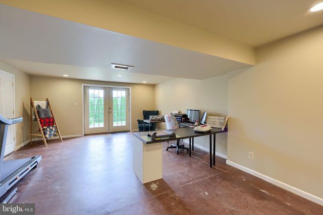 745 THOMAS ARMOR DR, Windsor, PA 17366