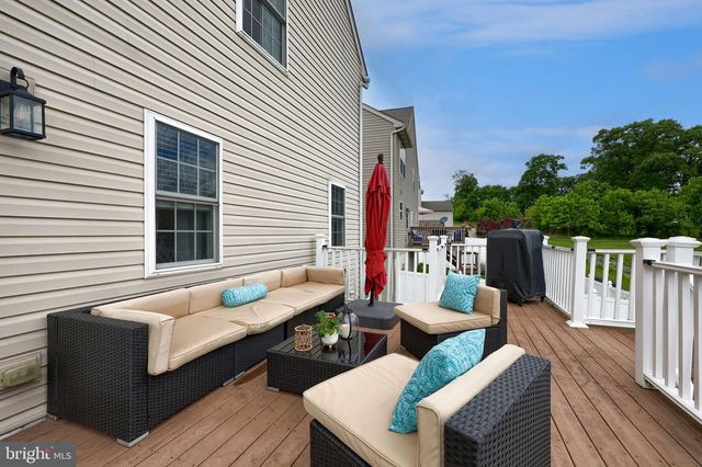 745 THOMAS ARMOR DR, Windsor, PA 17366