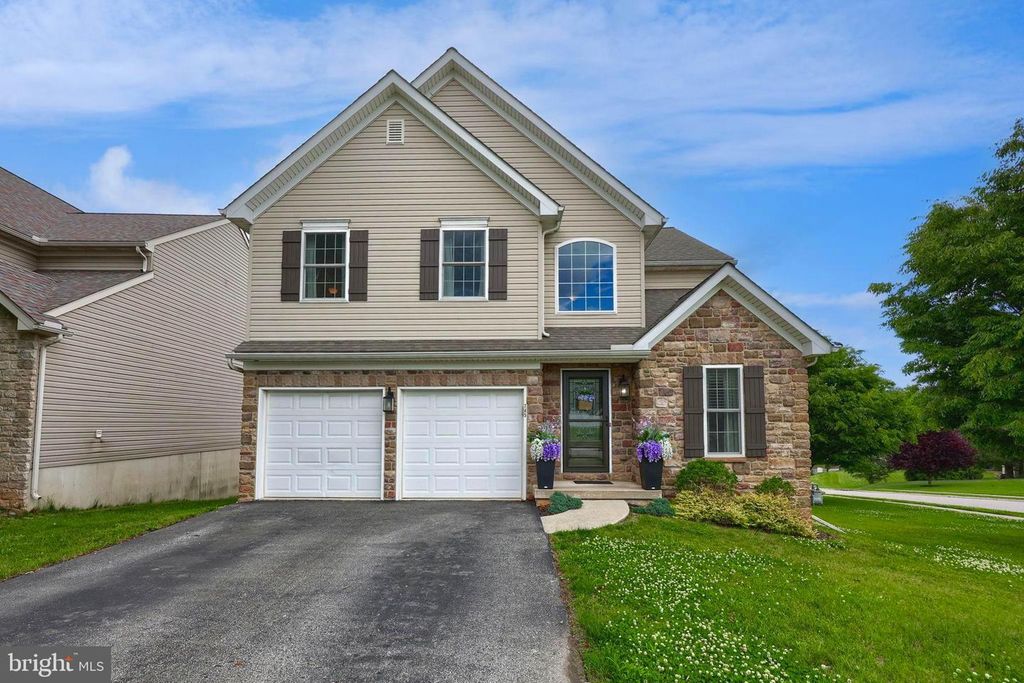 745 THOMAS ARMOR DR, Windsor, PA 17366