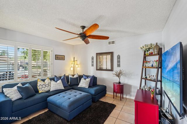 1810 E HARMONT Drive, Phoenix, AZ 85020