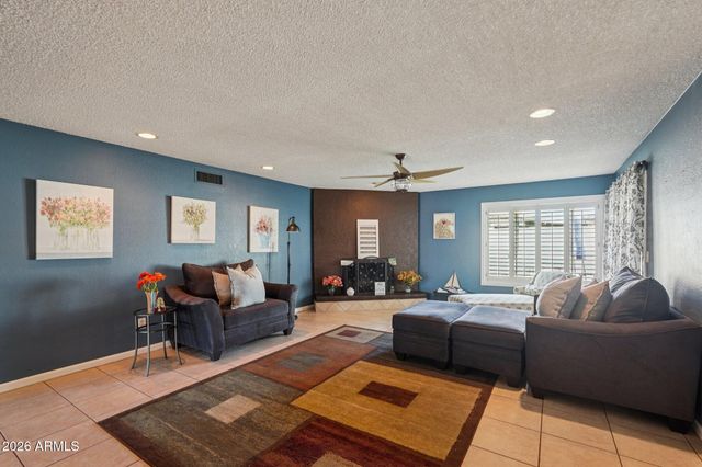 1810 E HARMONT Drive, Phoenix, AZ 85020