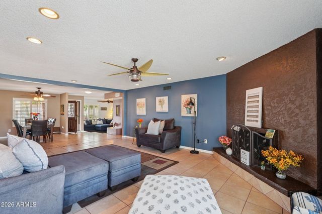 1810 E HARMONT Drive, Phoenix, AZ 85020