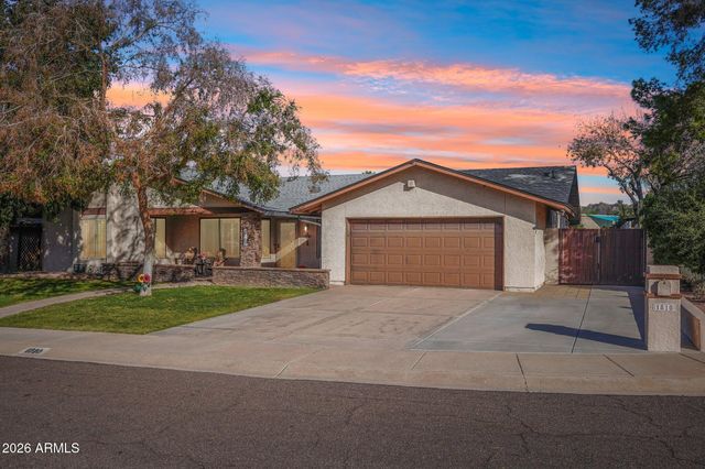 1810 E HARMONT Drive, Phoenix, AZ 85020