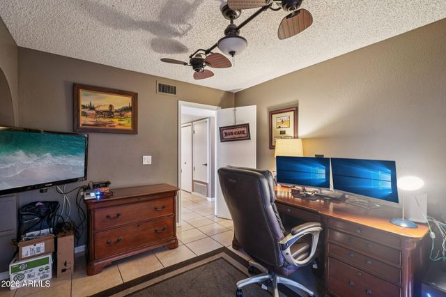 1810 E HARMONT Drive, Phoenix, AZ 85020