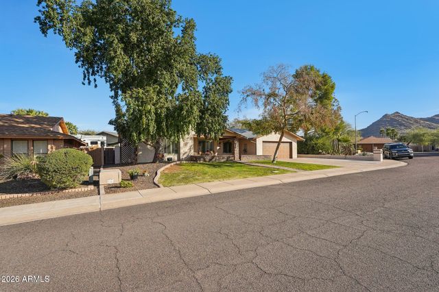 1810 E HARMONT Drive, Phoenix, AZ 85020