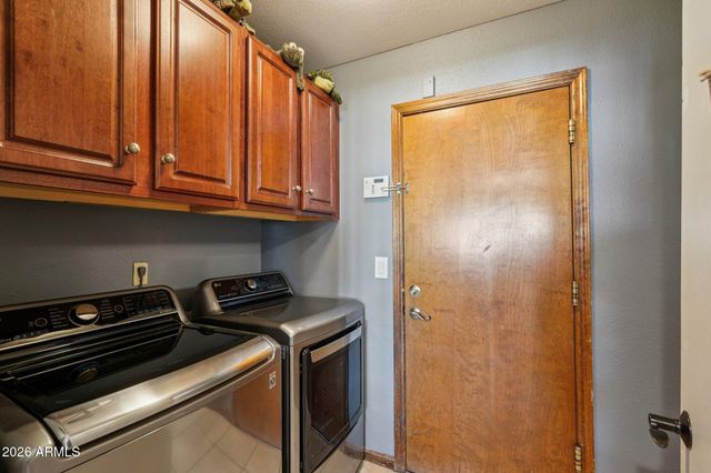 1810 E HARMONT Drive, Phoenix, AZ 85020