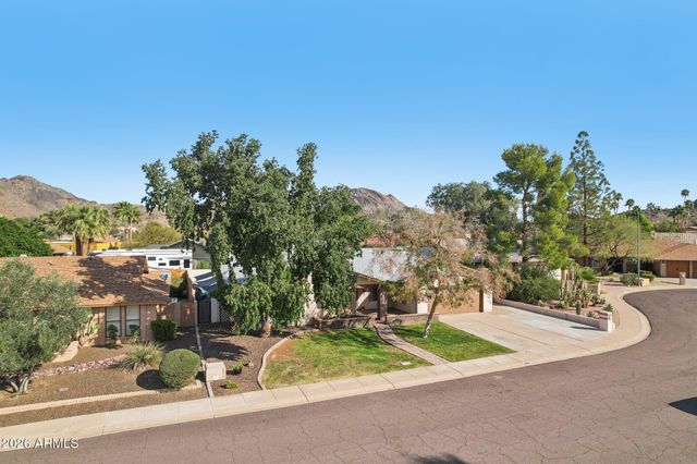 1810 E HARMONT Drive, Phoenix, AZ 85020