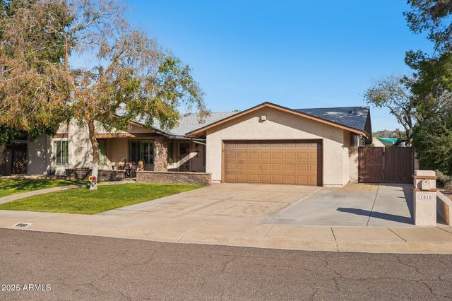 1810 E HARMONT Drive, Phoenix, AZ 85020