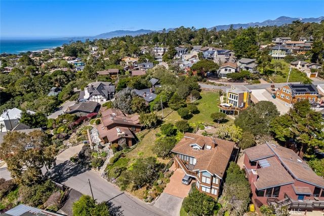 560 Canterbury, Cambria, CA 93428