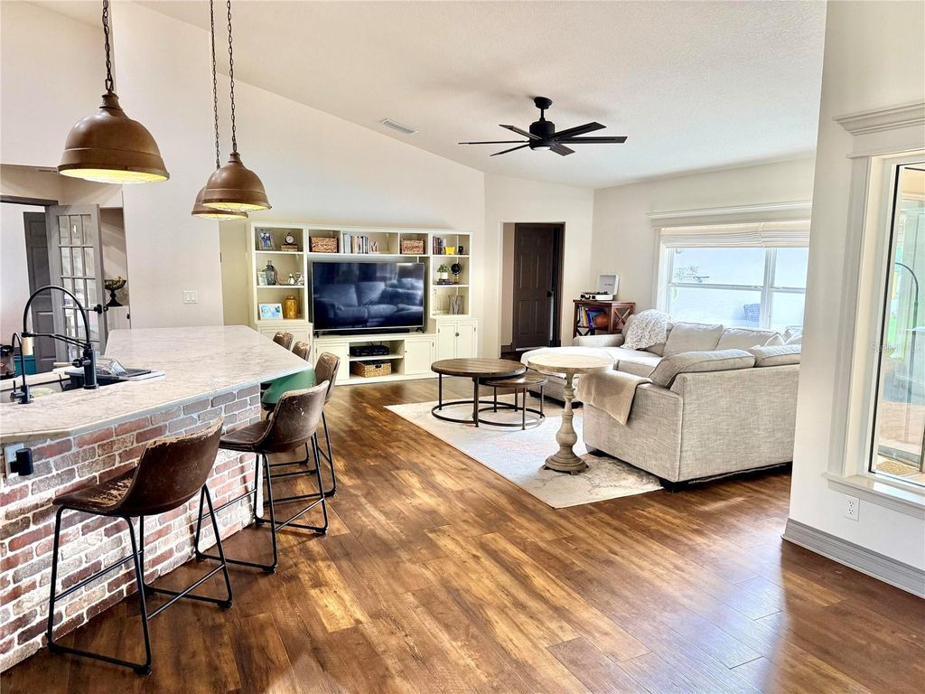 Image 10 of property listing at 4100 SE 53RD COURT, Ocala, FL 34480