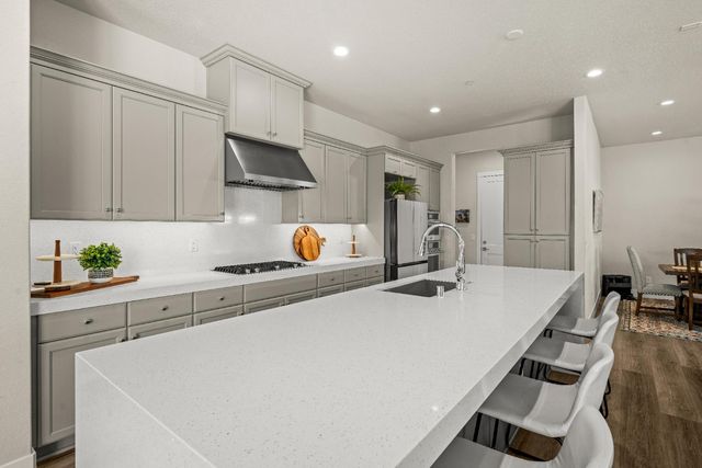 3524 Deer Park Dr, Folsom, CA 95630