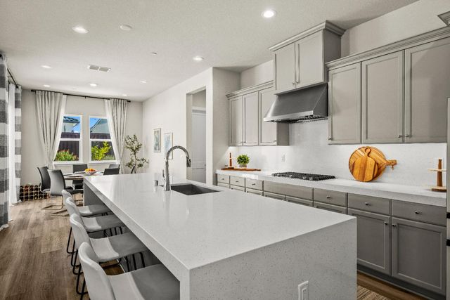 3524 Deer Park Dr, Folsom, CA 95630