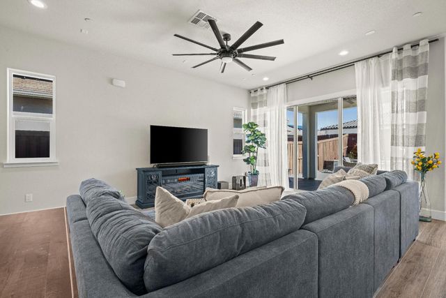 3524 Deer Park Dr, Folsom, CA 95630