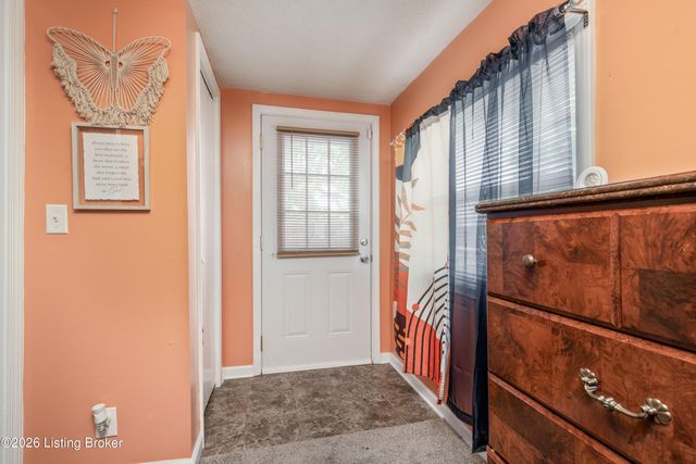 4618 Grandview Dr, Louisville, KY 40216