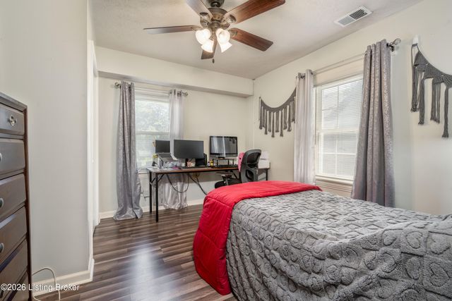 4618 Grandview Dr, Louisville, KY 40216
