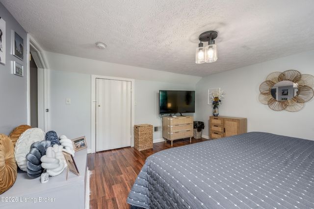 4618 Grandview Dr, Louisville, KY 40216
