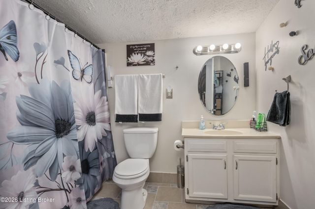 4618 Grandview Dr, Louisville, KY 40216