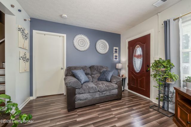 4618 Grandview Dr, Louisville, KY 40216