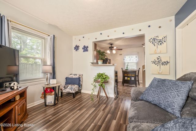 4618 Grandview Dr, Louisville, KY 40216