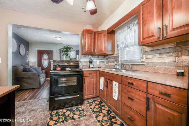 4618 Grandview Dr, Louisville, KY 40216
