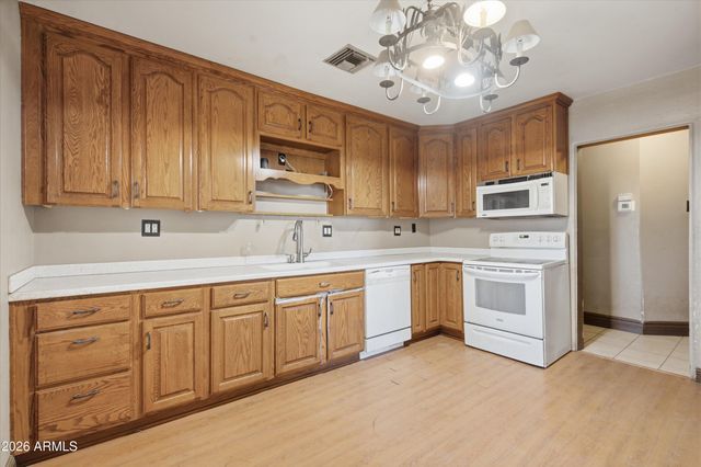 2744 W MARYLAND Avenue, Phoenix, AZ 85017