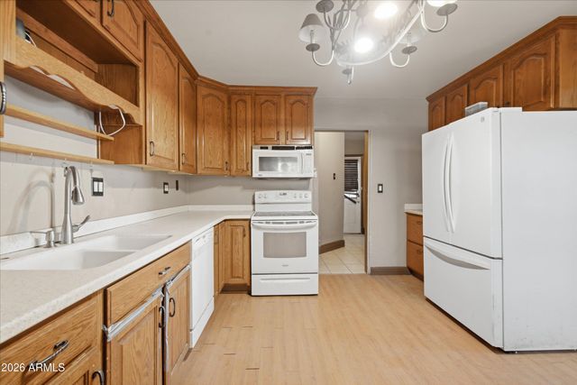 2744 W MARYLAND Avenue, Phoenix, AZ 85017