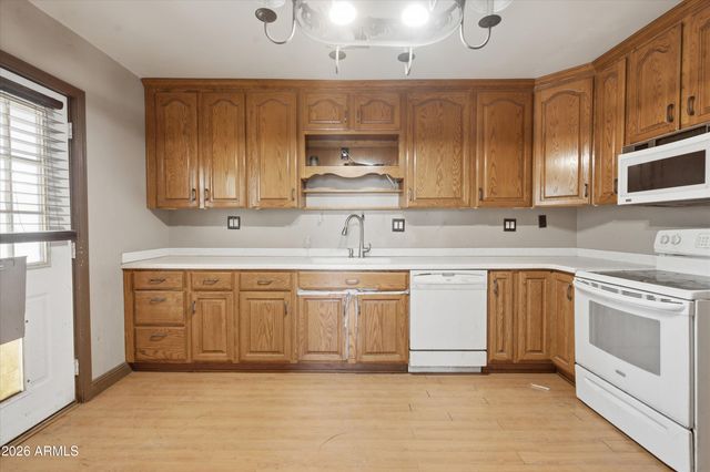 2744 W MARYLAND Avenue, Phoenix, AZ 85017