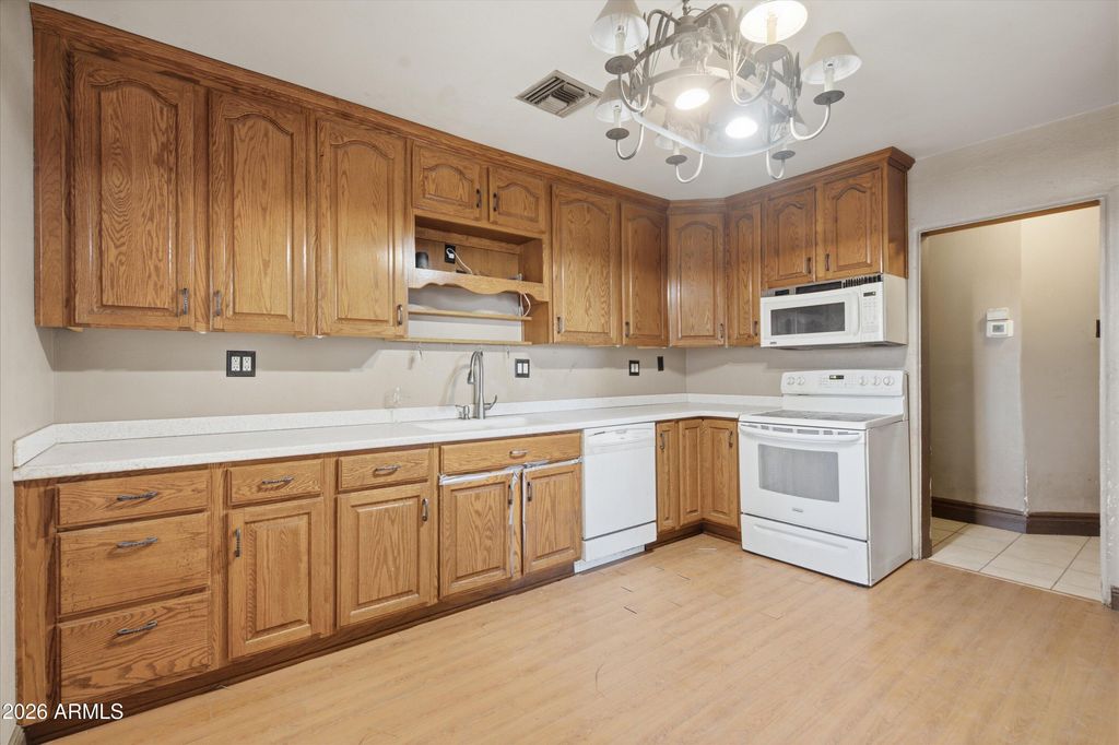 2744 W MARYLAND Avenue, Phoenix, AZ 85017 — photo 5