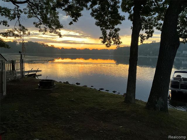 3080 Steeple Hill Road Road, White Lake, MI 48383