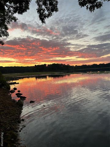 3080 Steeple Hill Road Road, White Lake, MI 48383