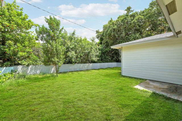 945 32ND Street, West Palm Beach, FL 33407