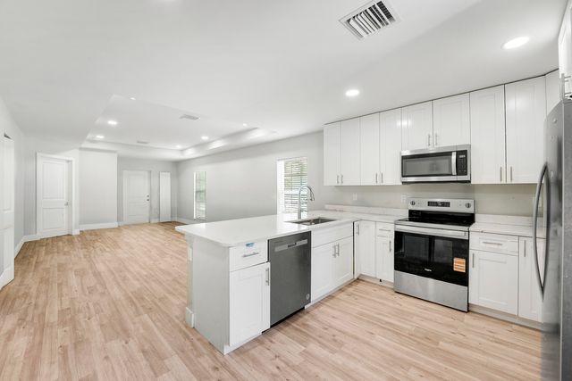945 32ND Street, West Palm Beach, FL 33407